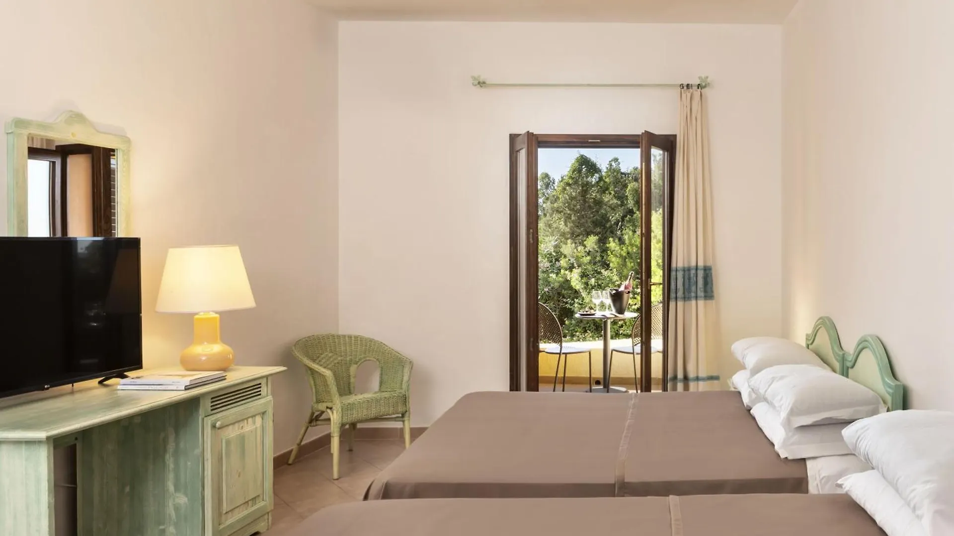 Hotel Sole Mare Baja Sardinia 3*,  Italien